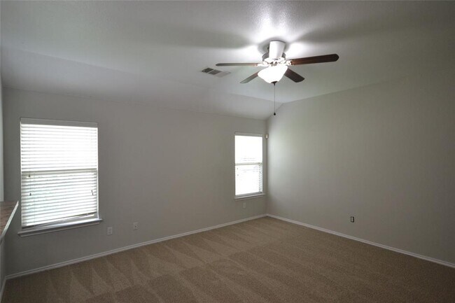 Building Photo - 228 Falcon Ln