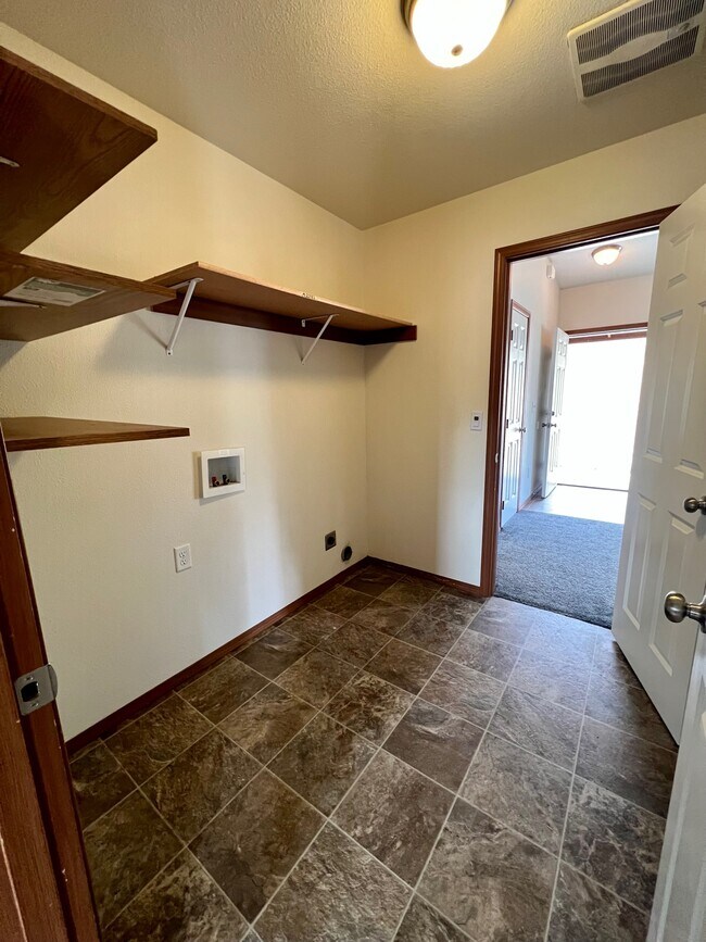 Building Photo - 293 Sowell Dr