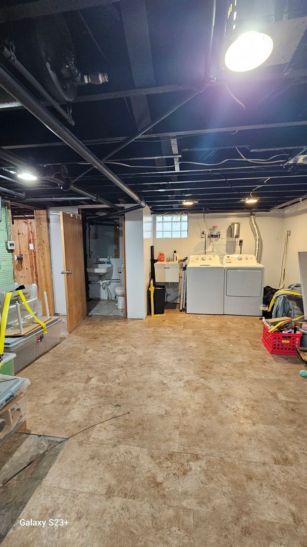 Building Photo - Beautifully updated 3 Bedroom