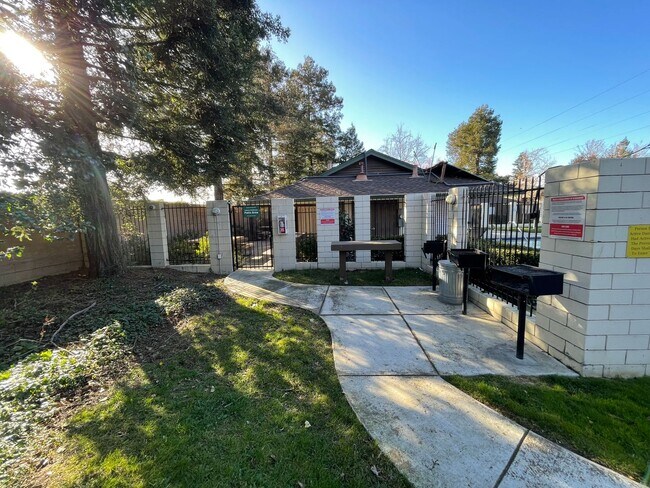 Building Photo - Cozy Condo with a One Bedroom Move in Ready!