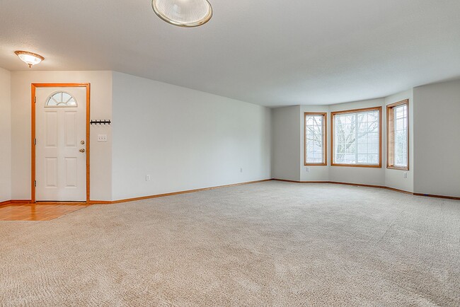 Building Photo - Spacious Single Level Home w/ Fully Fenced...