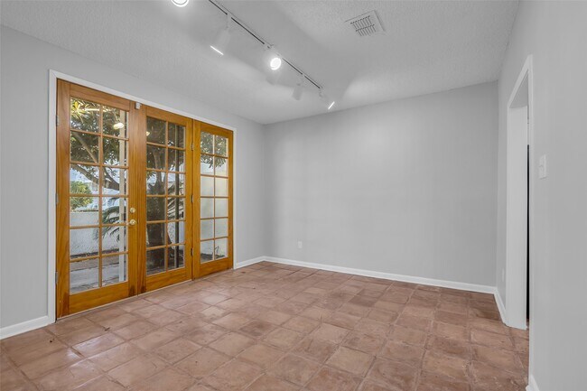 Building Photo - 7655 S Braeswood Blvd