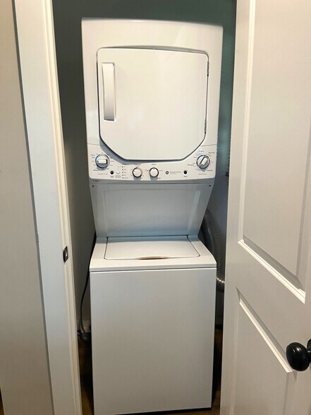 Building Photo - 56 18th Ave S