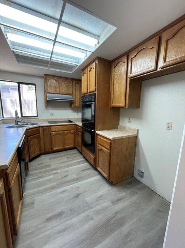 Building Photo - Fantastic 3 Bedroom in Natomas