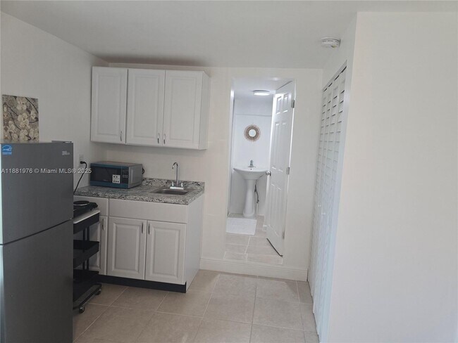 Building Photo - 122xx NW 20th Ct