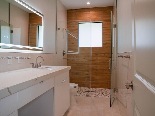 Building Photo - 8410 SW 65th Ave