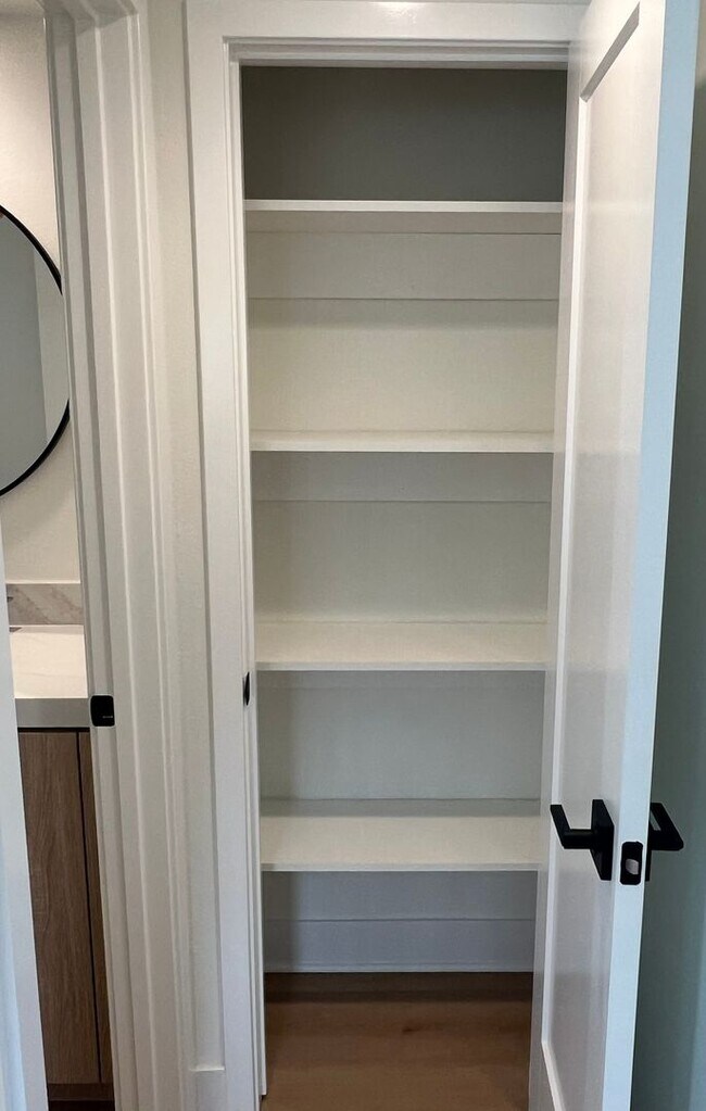 Building Photo - 202 18th St