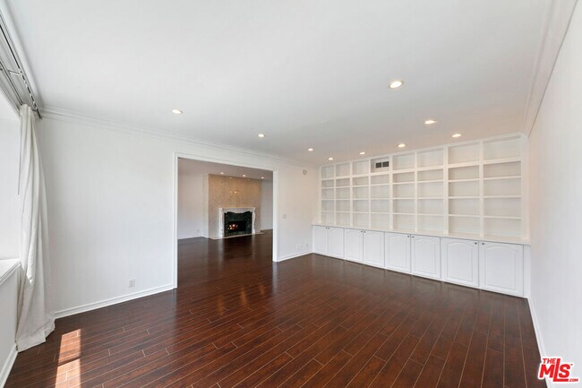 Building Photo - 214 N Crescent Dr