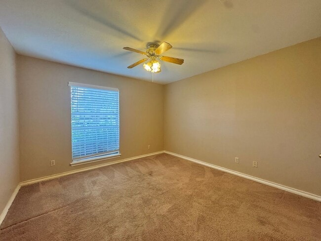 Building Photo - FER25