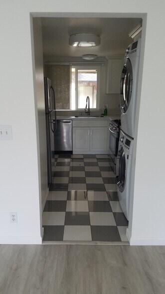Kitchen and dishwasher - 2747 Kilconway Ln