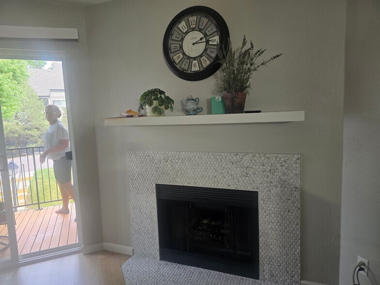 Building Photo - 13085 W Cedar Dr