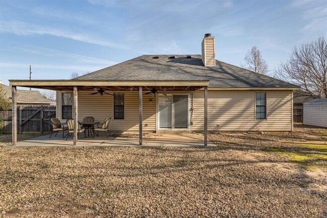 Building Photo - 904 Merlin Cir