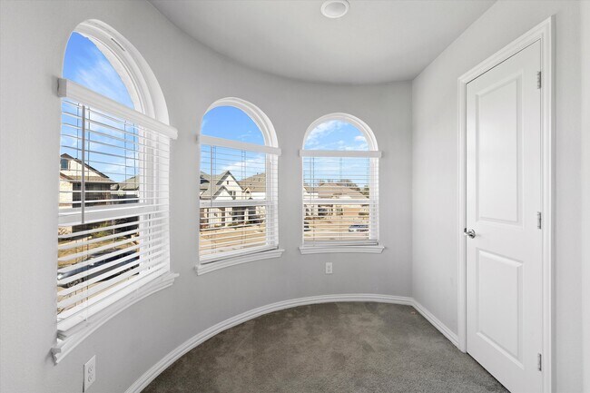 Building Photo - 1412 Summer Ln