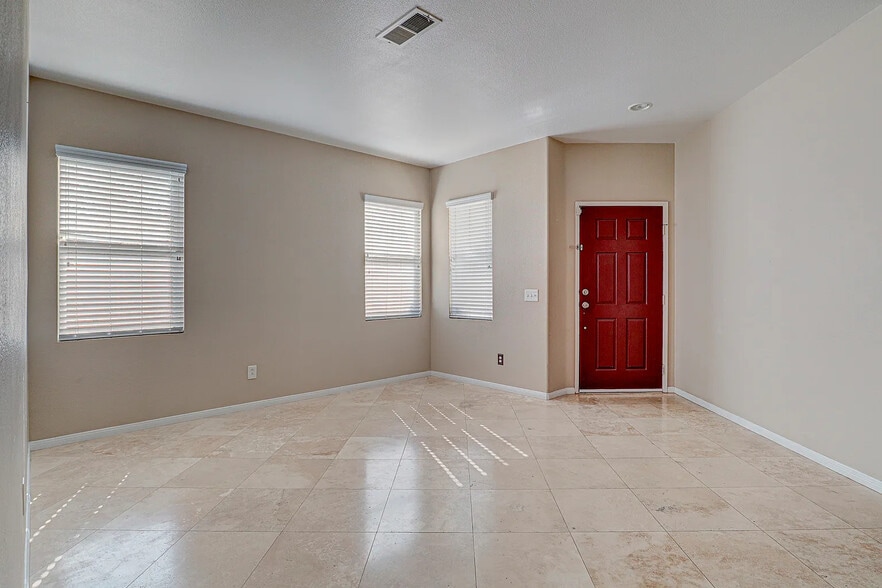 Building Photo - 725 Vista Santo Thomas