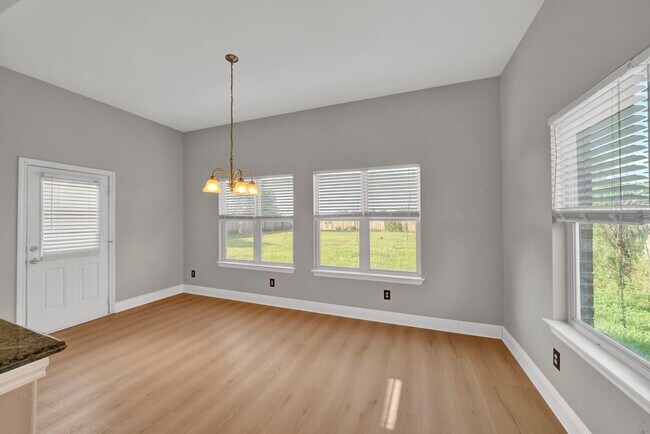Building Photo - 5395 Kyla Cir