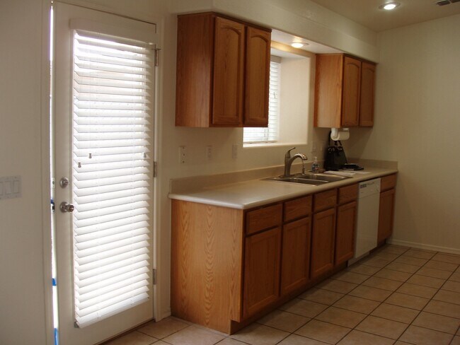 Building Photo - 2321 Palisades Dr