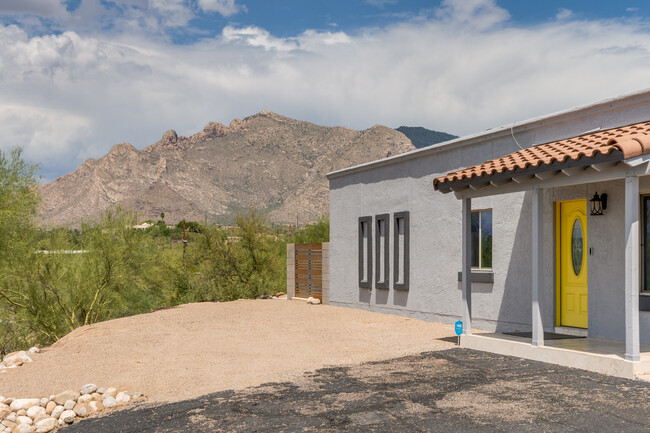 Building Photo - 6842 N Camino de las Brisas