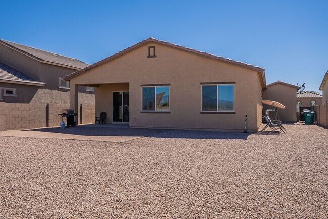 Building Photo - Bright & Spacious 4-Bed Home with 3-Car Ga...