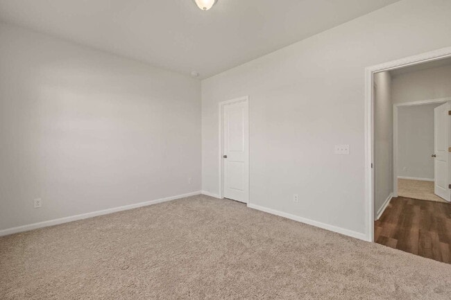 Building Photo - "Charming 3-Bed 2-Bath Residence in Telfai...