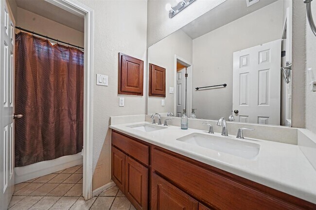 Building Photo - 1209 Horseback Hollow