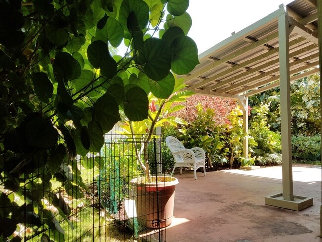 Building Photo - 2 Bed 1 Bath in Beautiful Kailua