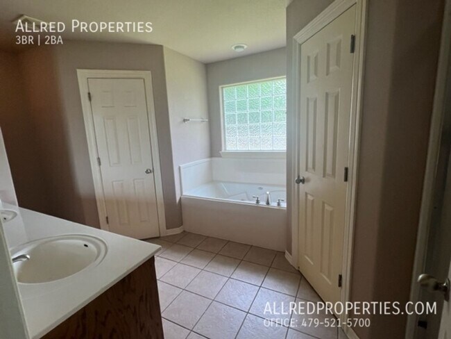 Building Photo - Gorgeous Single Family Home Off Of Mount C...