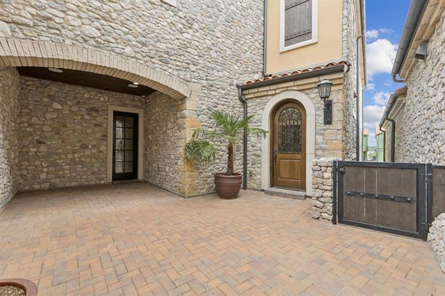 Building Photo - 8 Comillas Dr