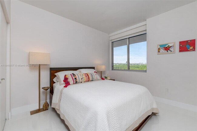 Building Photo - 16385 Biscayne Blvd