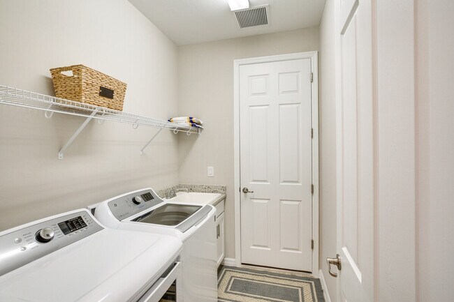 Building Photo - 15968 Leaning Pine Ln