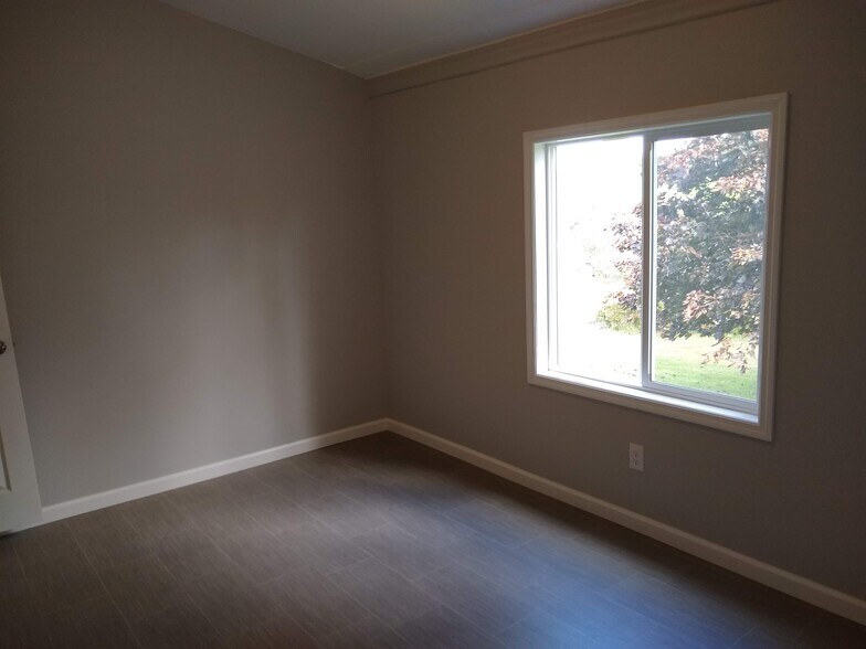 Building Photo - 117 Higrove Ln