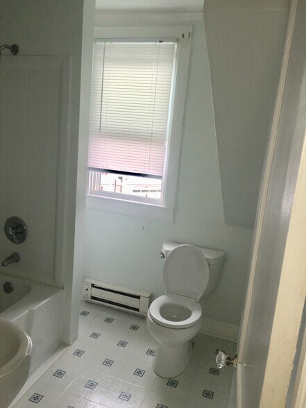 Building Photo - 42 Beach Ave