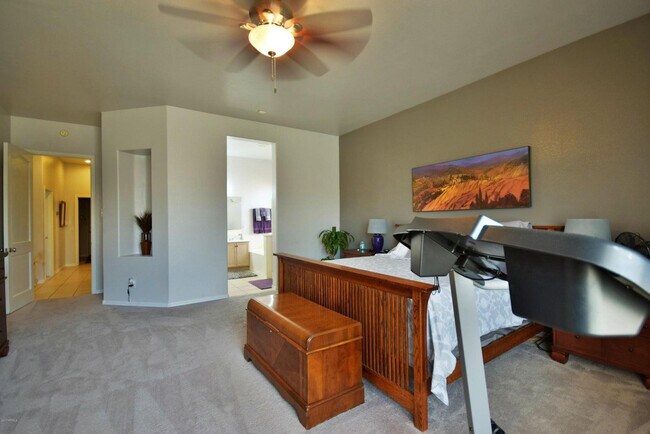 Building Photo - 483 W Carob Dr
