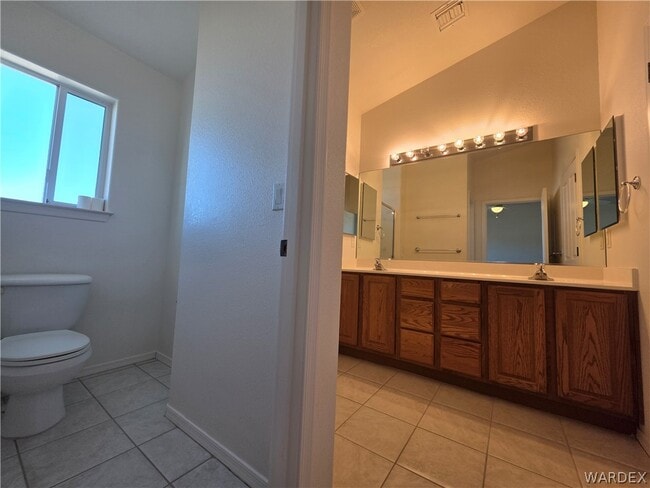 Building Photo - 3477 Sunlamp Dr