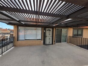 Building Photo - 6681 Bubbling Brook Dr