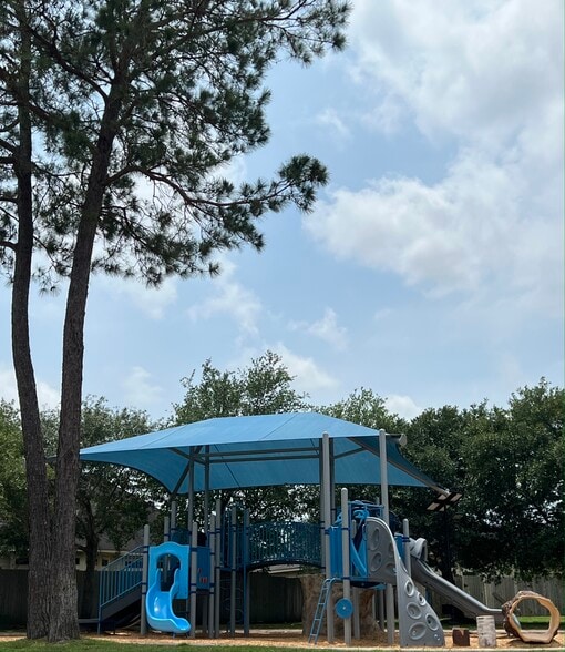 Building Photo - 12827 Pecan Shores Dr