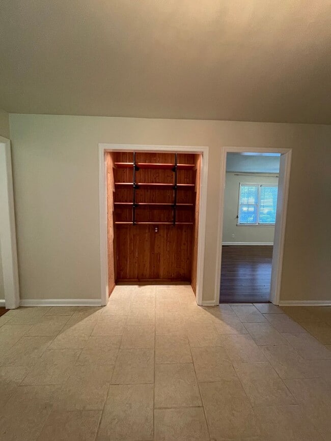 Building Photo - 3 Bedroom 2 Bathroom Home with One Car Attached Garage in Valley Park Homes Subdivision