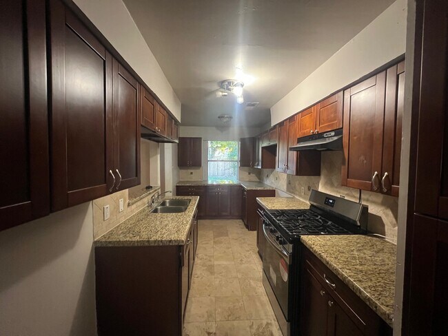 Building Photo - 5310 Grace Point Ln