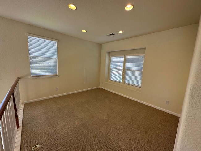 Building Photo - Beautiful 5 Bedroom, 3 Bath Mountain House...
