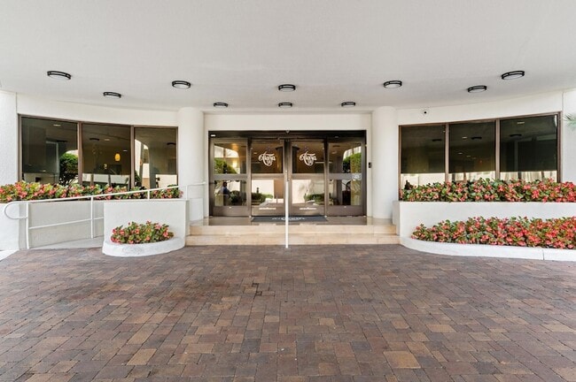 Building Photo - 3000 N Ocean Dr