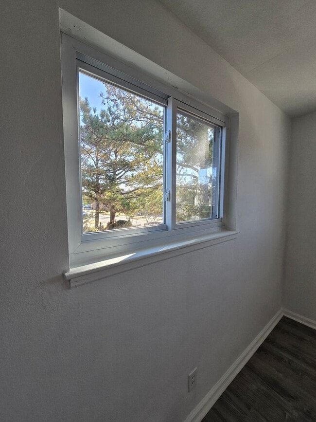 Building Photo - LIT1026-BWS/DH