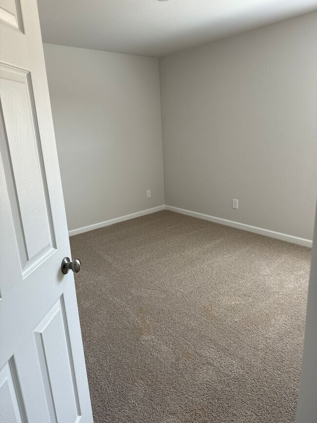 Building Photo - Three Bedroom | Two and a Half Bath Townhome in Driftwood | Lincoln Schools!