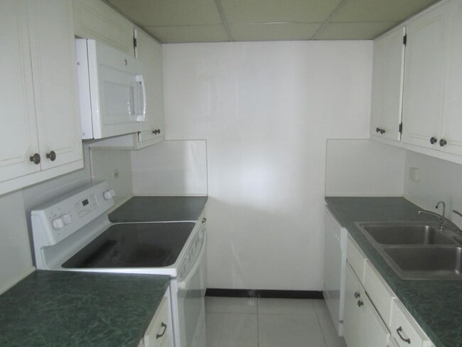 Building Photo - 1208 Marine Way