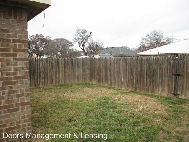 Building Photo - 2 br, 1.5 bath House - 6811 Iola Avenue