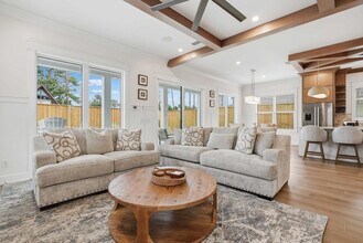 Building Photo - 304 Palm Beach Dr