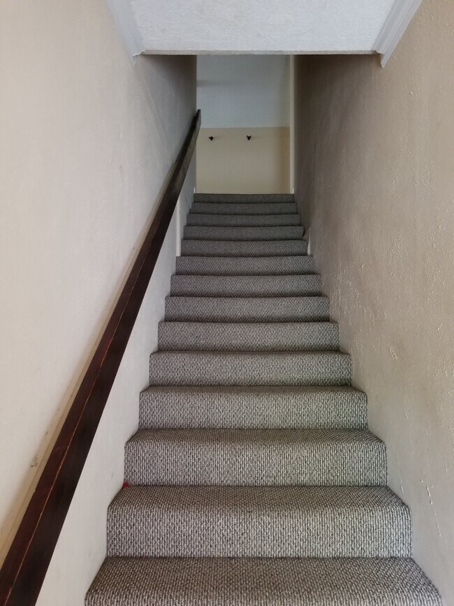 Building Photo - 406 S Park Ave