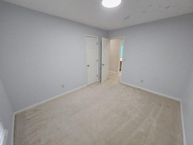 Building Photo - 208 E Bend Ct