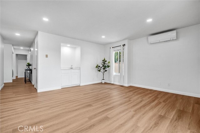 Building Photo - 2032 E Bermuda St