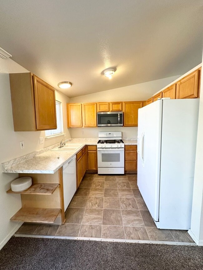 Building Photo - 404 Bramble Ct