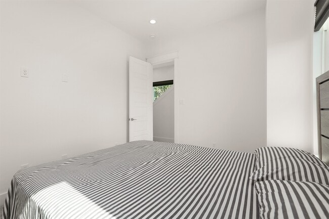 Building Photo - 500 Schweikhardt St