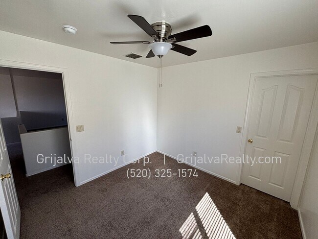 Building Photo - Beautiful 2-story 4-Bedroom, 2 Bath House with Loft for Rent (Green Valley)